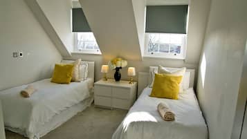 City Apartment, 2 Bedrooms, Non Smoking, 2 Bathrooms | 2 bedrooms, premium bedding, desk, iron/ironing board