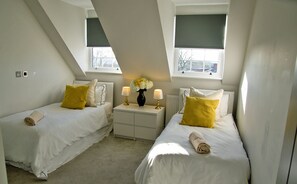 Departamento urbano, 2 habitaciones, para no fumadores, 2 baños | 2 habitaciones, ropa de cama de alta calidad y escritorio