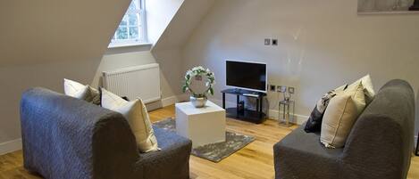 City Apartment, 2 Bedrooms, Non Smoking, 2 Bathrooms | Living room | TV