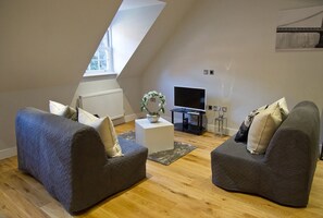 City Apartment, 2 Bedrooms, Non Smoking, 2 Bathrooms | Living room