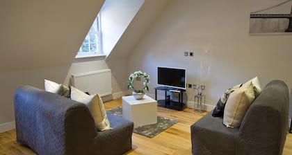 Icon Brentwood City Apartment