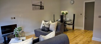 Icon Brentwood City Apartment