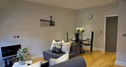 Icon Brentwood City Apartment