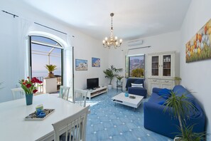 Apartment, 2 Bedrooms, Terrace, Sea View | Living room
