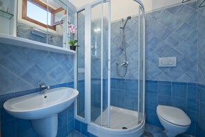 Apartment, 2 Bedrooms, Terrace, Sea View | Bathroom