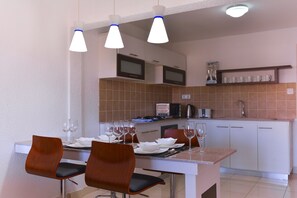 Comfort Double Room, 2 Bedrooms, Beachside | Private kitchen