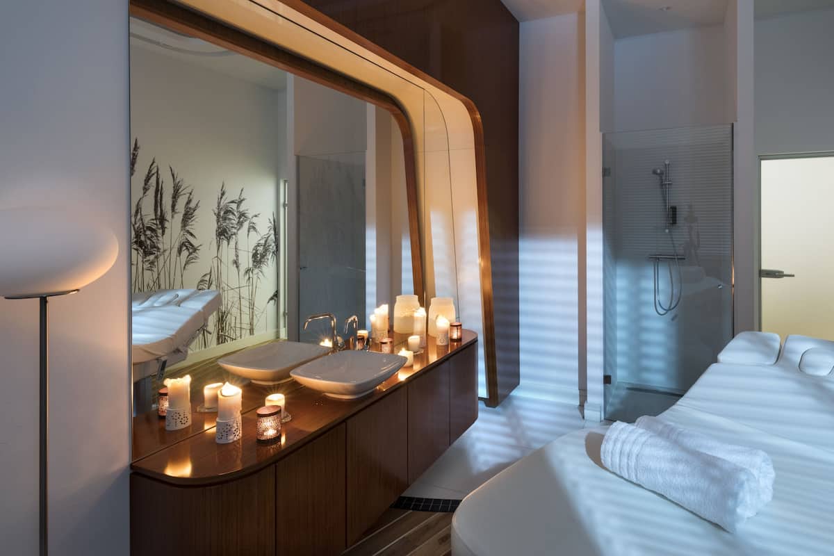 sauna, steam room, body treatments, aromatherapy, hot stone massages