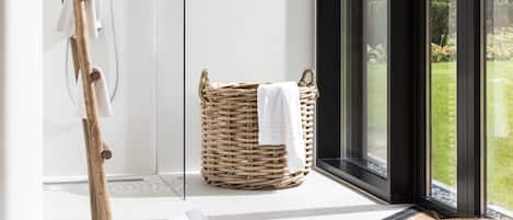 Sauna, höyrysauna, vartalohoitoja, aromaterapiaa, kuumakivihierontaa
