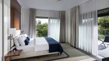 Luxury Suite, Balcony | Minibar, in-room safe, desk, soundproofing