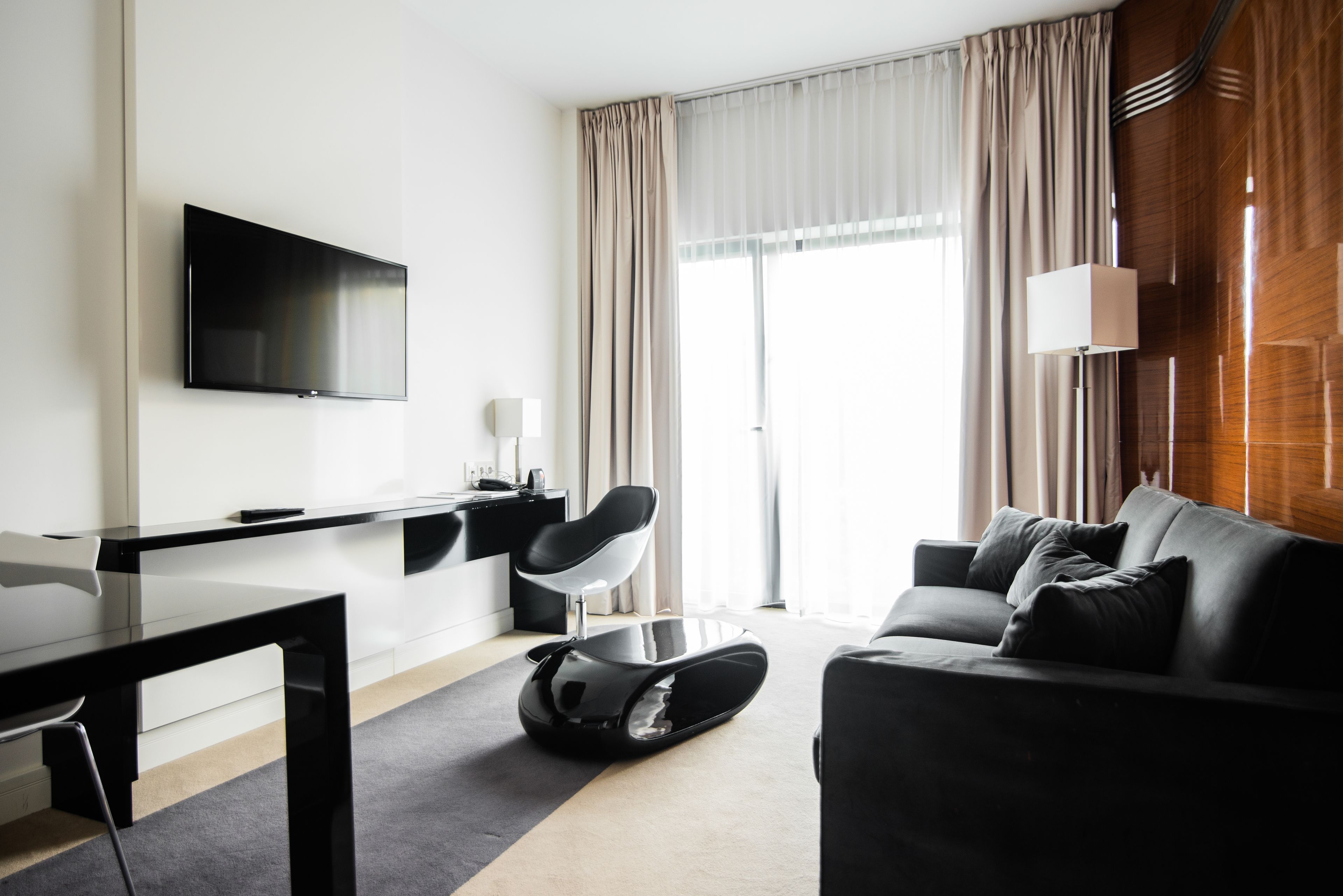 premium suite | minibar, in-room safe, desk, soundproofing