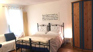 Romantic Studio Suite | 1 bedroom, desk, soundproofing, iron/ironing board