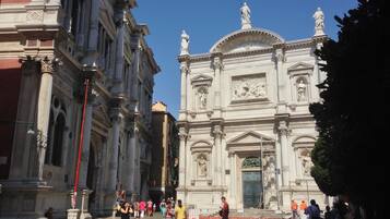 Romantic Studio Suite | City view