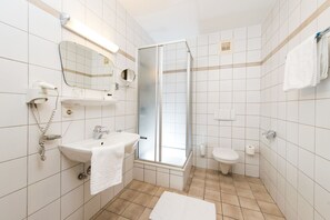 免費盥洗用品、吹風機、毛巾