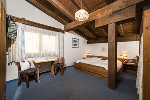 In-room safe, desk, free WiFi