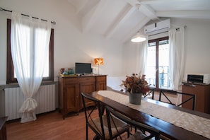 Classic Apartment | Living area | Flat-screen TV - Santa Maria Formosa (Venice)