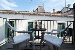 Apartamento clásico | Balcón