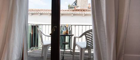 Classic Apartment | Balcony