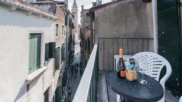 Appartement Classique | Vue de la chambre