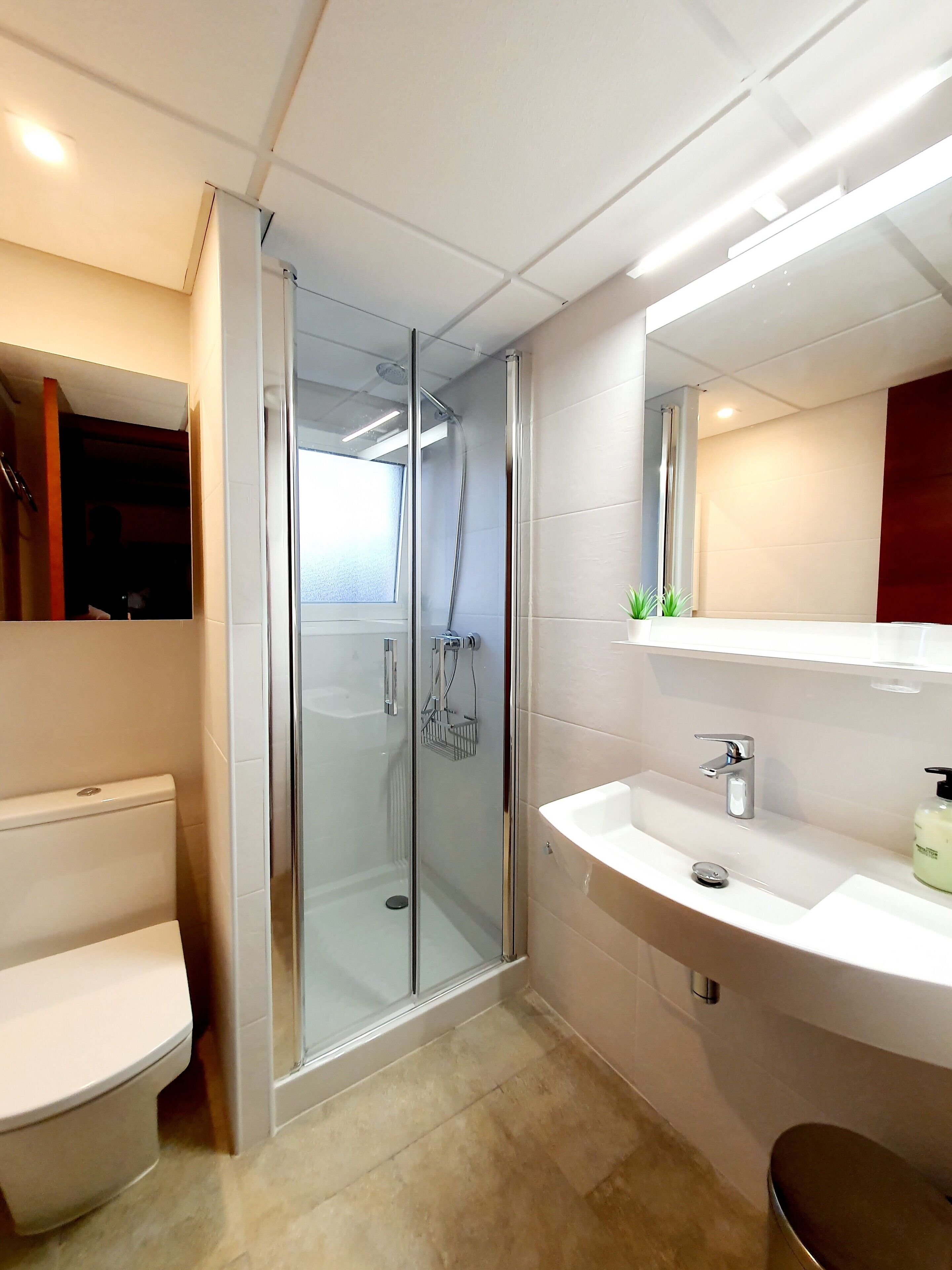 apartment, 2 bedrooms (13 c) | bathroom | shower, hair dryer, towels