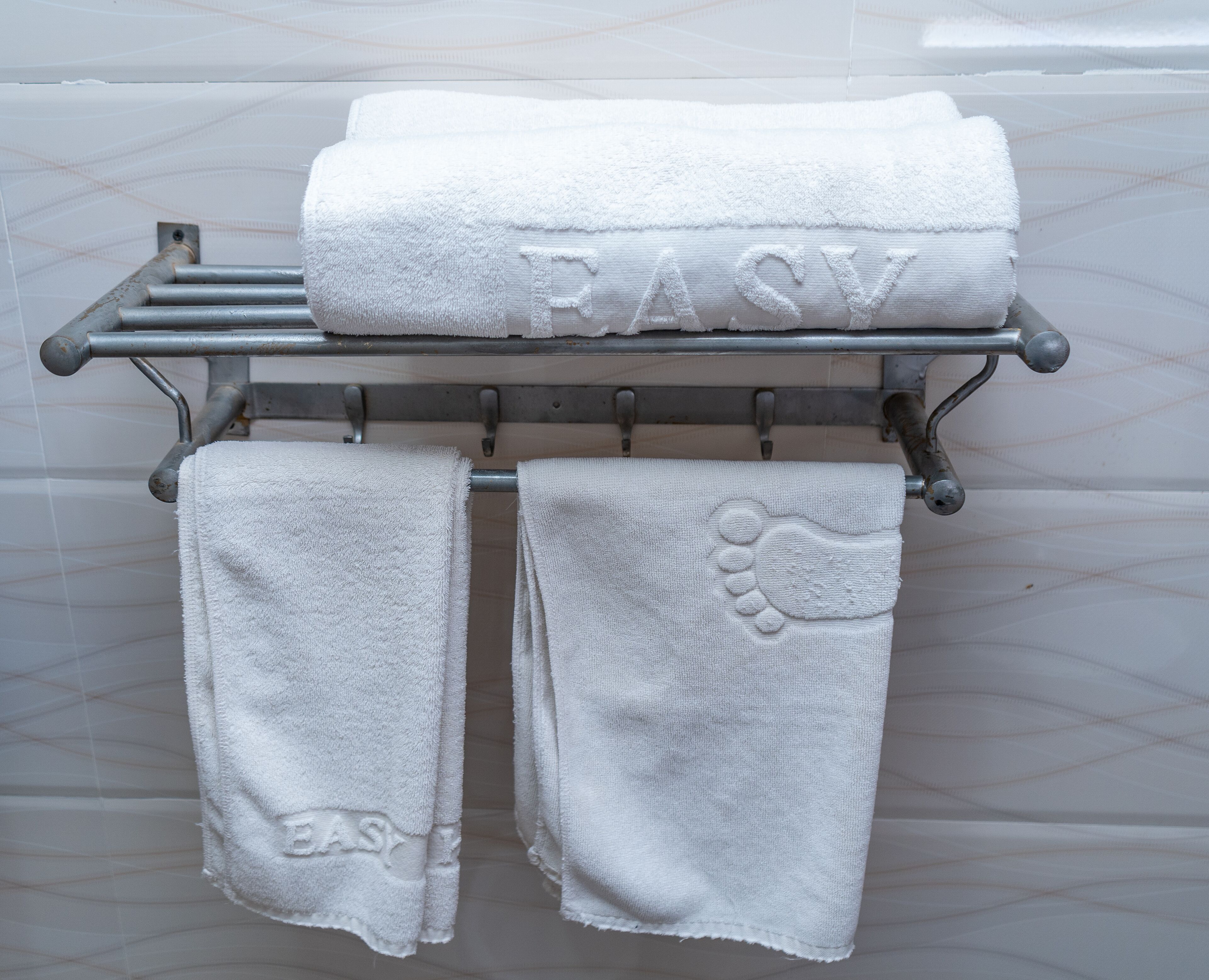 deluxe double room | bathroom | shower, free toiletries, hair dryer, slippers