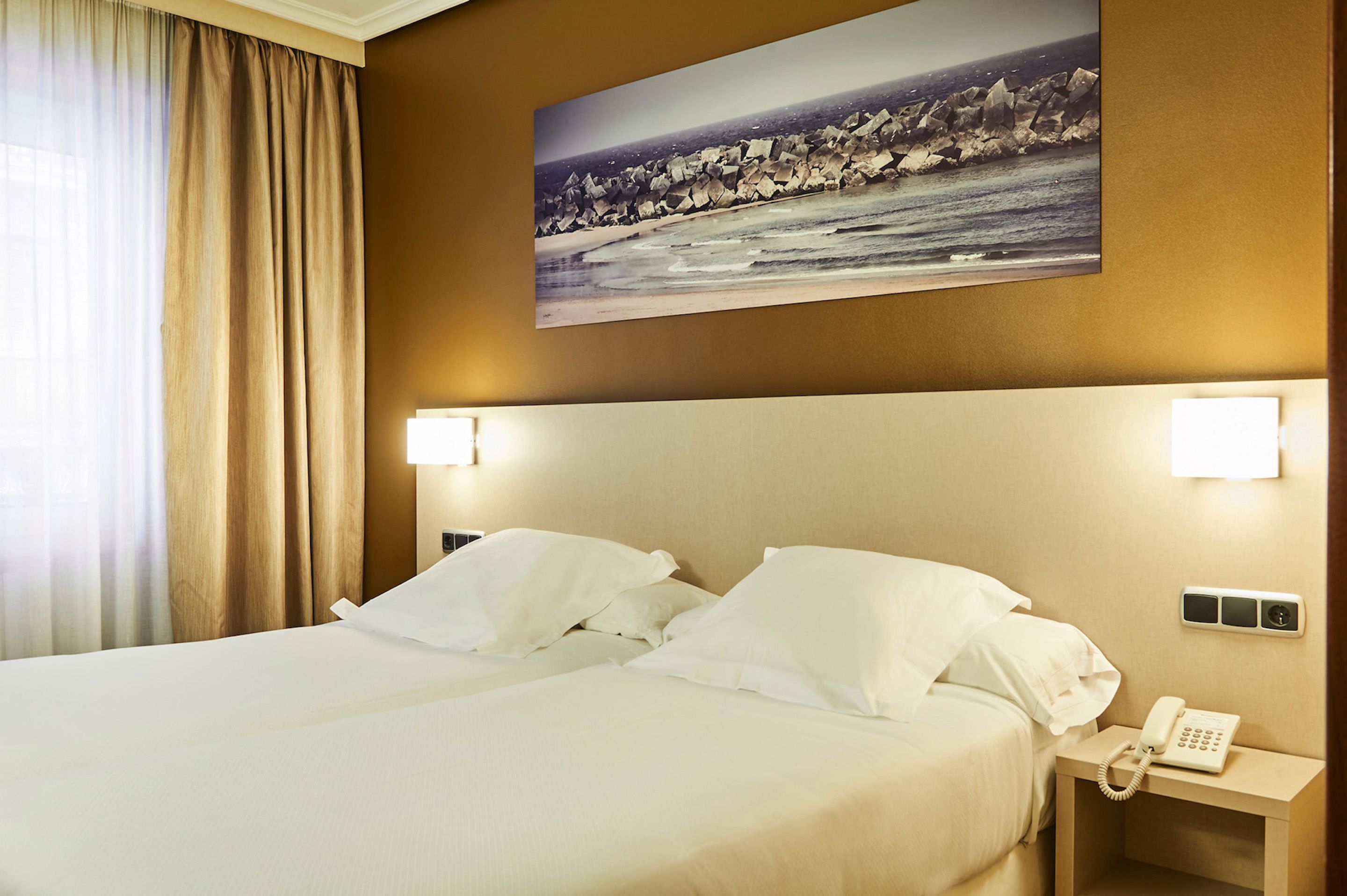 twin room, city view | in-room safe, desk, blackout curtains, soundproofing