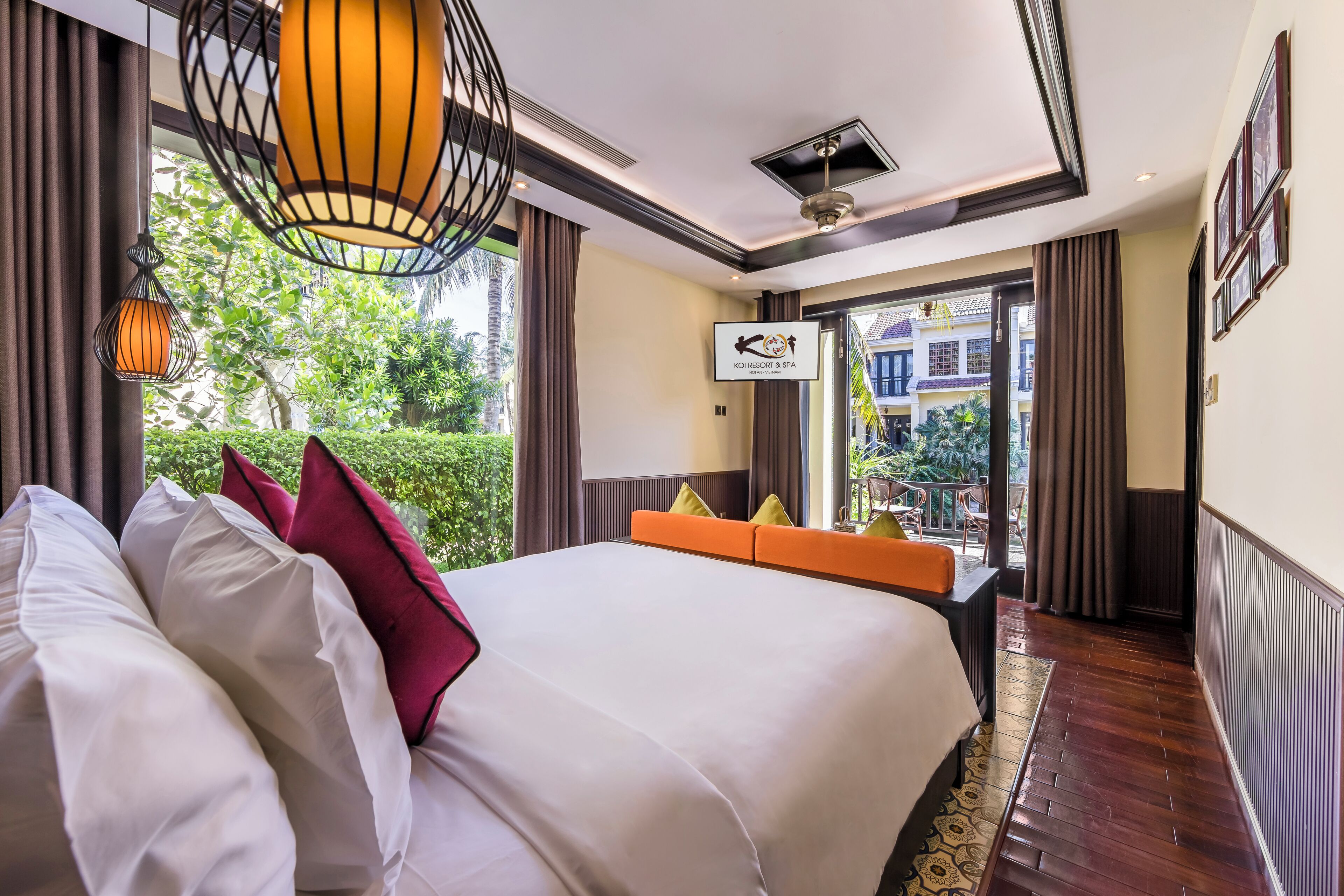 Bungalow, Lagoon View | Minibar, in-room safe, desk, blackout drapes