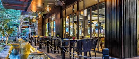 3 Restaurants, Frühstück, Mittagessen, lokale und internationale Küche