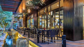 3 restaurants, breakfast, lunch served; local and international cuisine