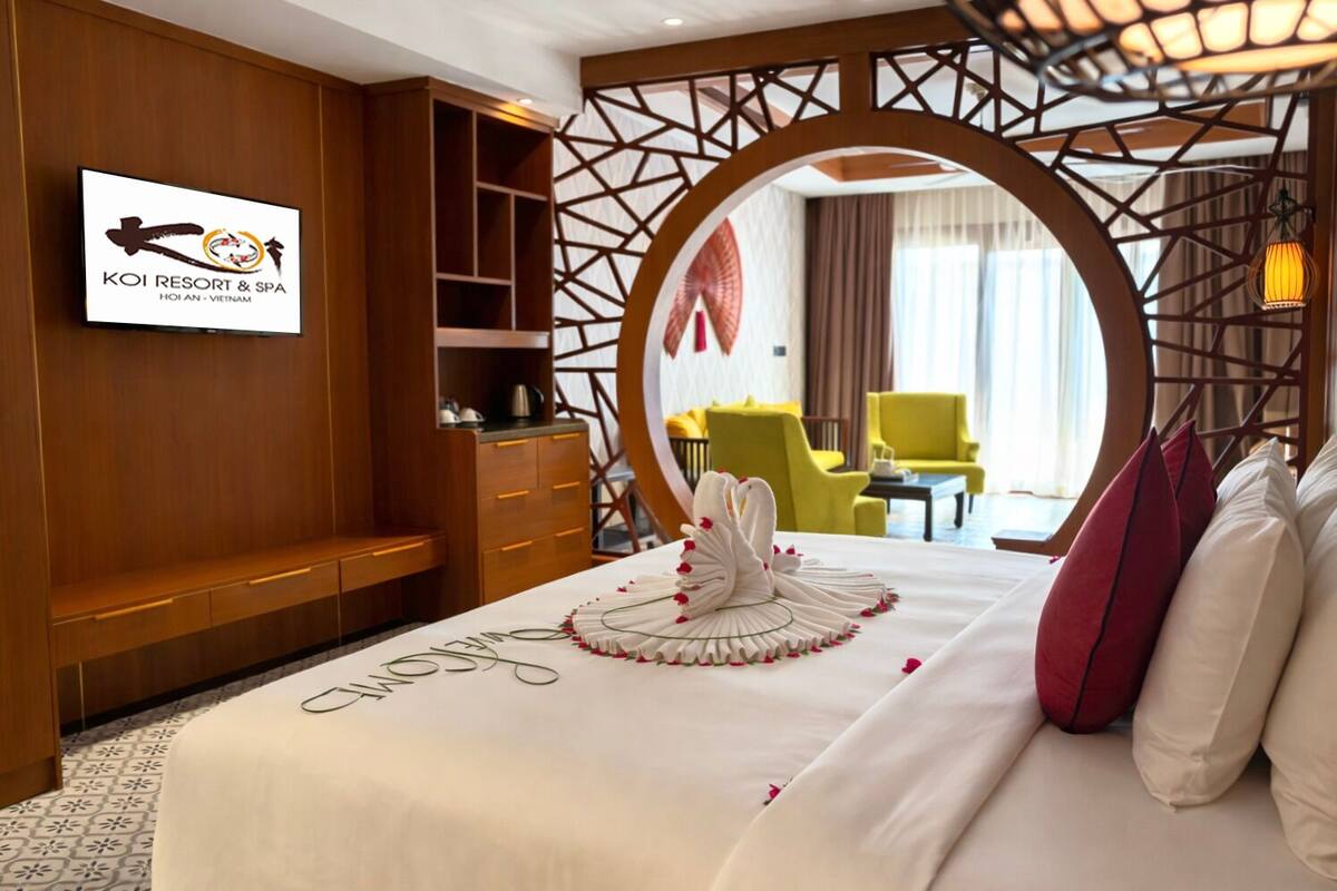 Yellow Lantern Suite