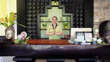Couples treatment rooms, sauna, hot tub, steam room, body treatments