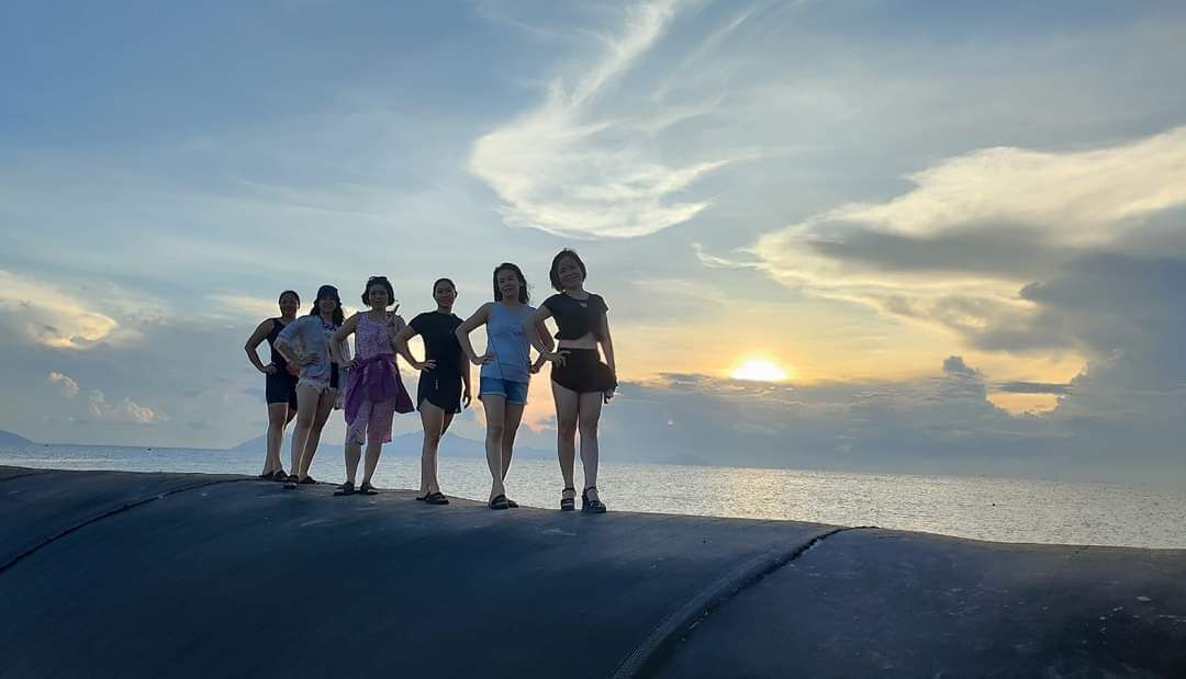 private beach nearby, free beach cabanas, sun-loungers, beach umbrellas