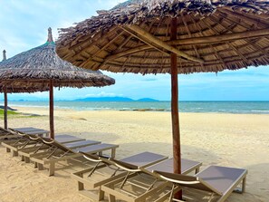 Playa privada en los alrededores, camas de playa gratis