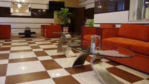 Lobby sitting area - Hotel Chmielna (Warsaw)