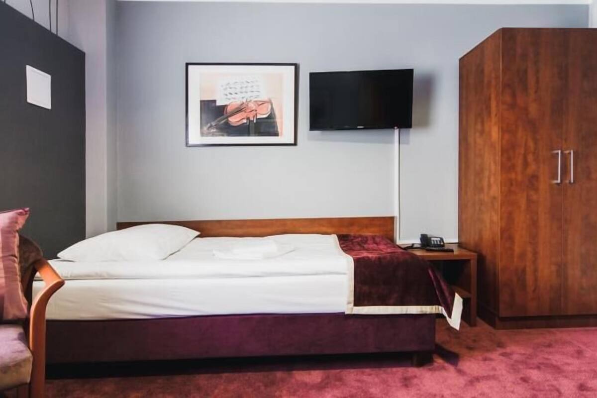 Iron/ironing board (on request), WiFi (free)