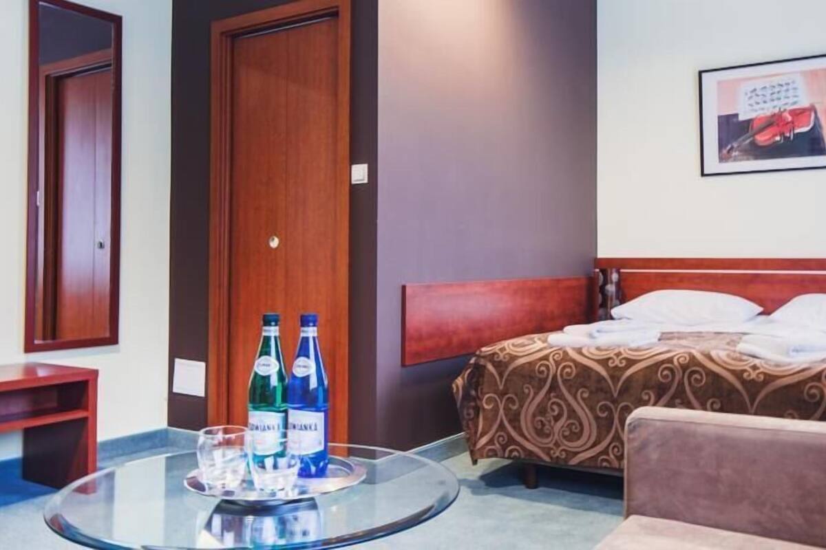 Suite | Iron/ironing board (on request), WiFi (free)