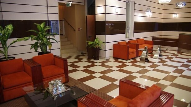 Lobby sitting area - Hotel Chmielna (Warsaw)
