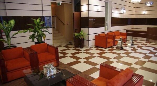 Lobby sitting area - Hotel Chmielna (Warsaw)