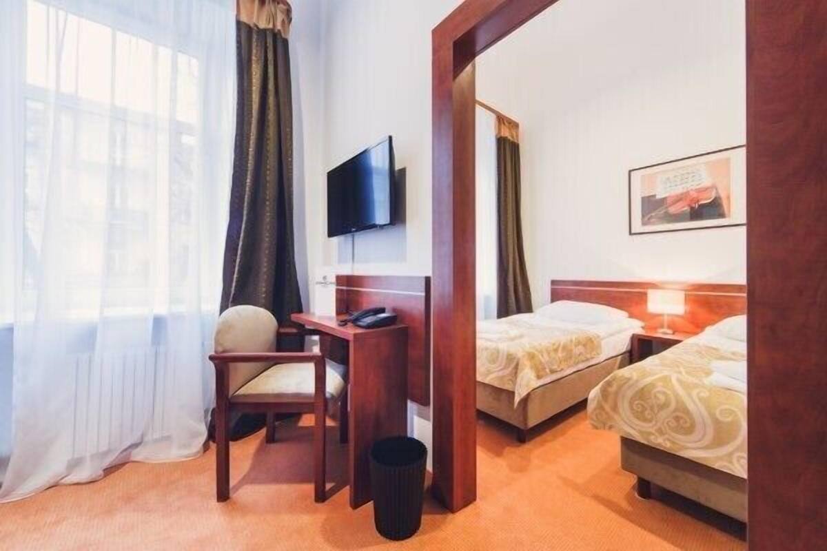 Deluxe Room | Iron/ironing board (on request), WiFi (free)