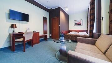 Suite | Iron/ironing board, free cribs/infant beds, rollaway beds, free WiFi