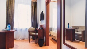 Deluxe Room | Living area | Flat-screen TV - Hotel Chmielna (Warsaw)