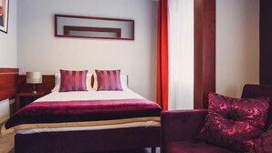 Superior Double Room | Iron/ironing board (on request), WiFi (free) - Hotel Chmielna (Warsaw)