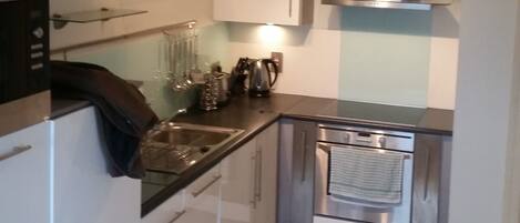 Căn hộ, 2 phòng ngủ | Bếp riêng | Tủ lạnh, lò vi sóng, lò nướng, bếp nấu