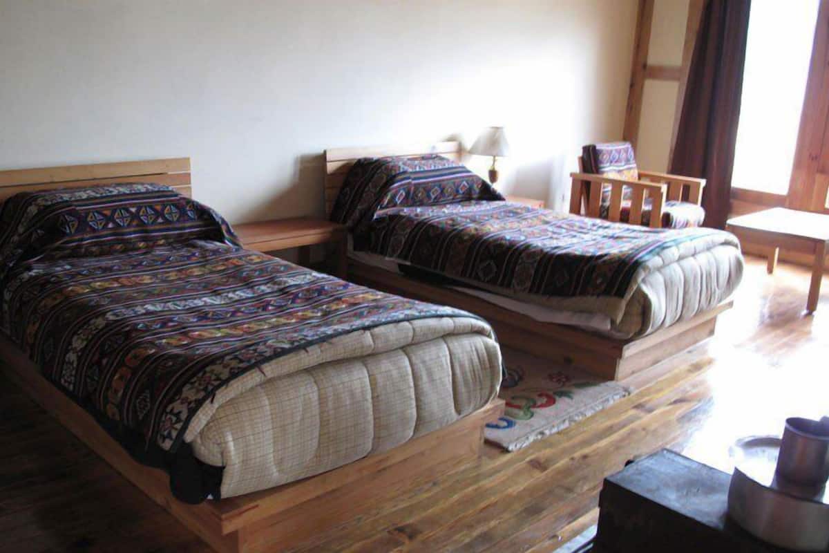 Kamar Double atau Twin Deluks, 1 kamar tidur | Brankas, meja kerja, tempat tidur lipat/tambahan, dan Wi-Fi gratis