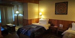 Deluxe kamer, 1 twee- of 2 eenpersoonsbedden, uitzicht op tuin | Een kluis op de kamer, extra bedden (toeslag), gratis wifi