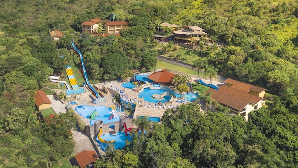 An aerial view of a resort with multiple pools, water slides, and villas surrounded by lush greenery. - Águas de Palmas Resort (Governador Celso Ramos)