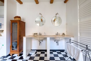 Apartment, 2 Bedrooms, Ground Floor | Bathroom | Combined shower/tub, free toiletries, hair dryer, bidet - Gaffaro (Venice)