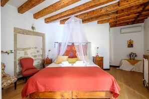 Apartment, 2 Schlafzimmer, Erdgeschoss | 2 Schlafzimmer, Bettwäsche aus ägyptischer Baumwolle, Schreibtisch