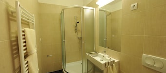 Toldi Apartments