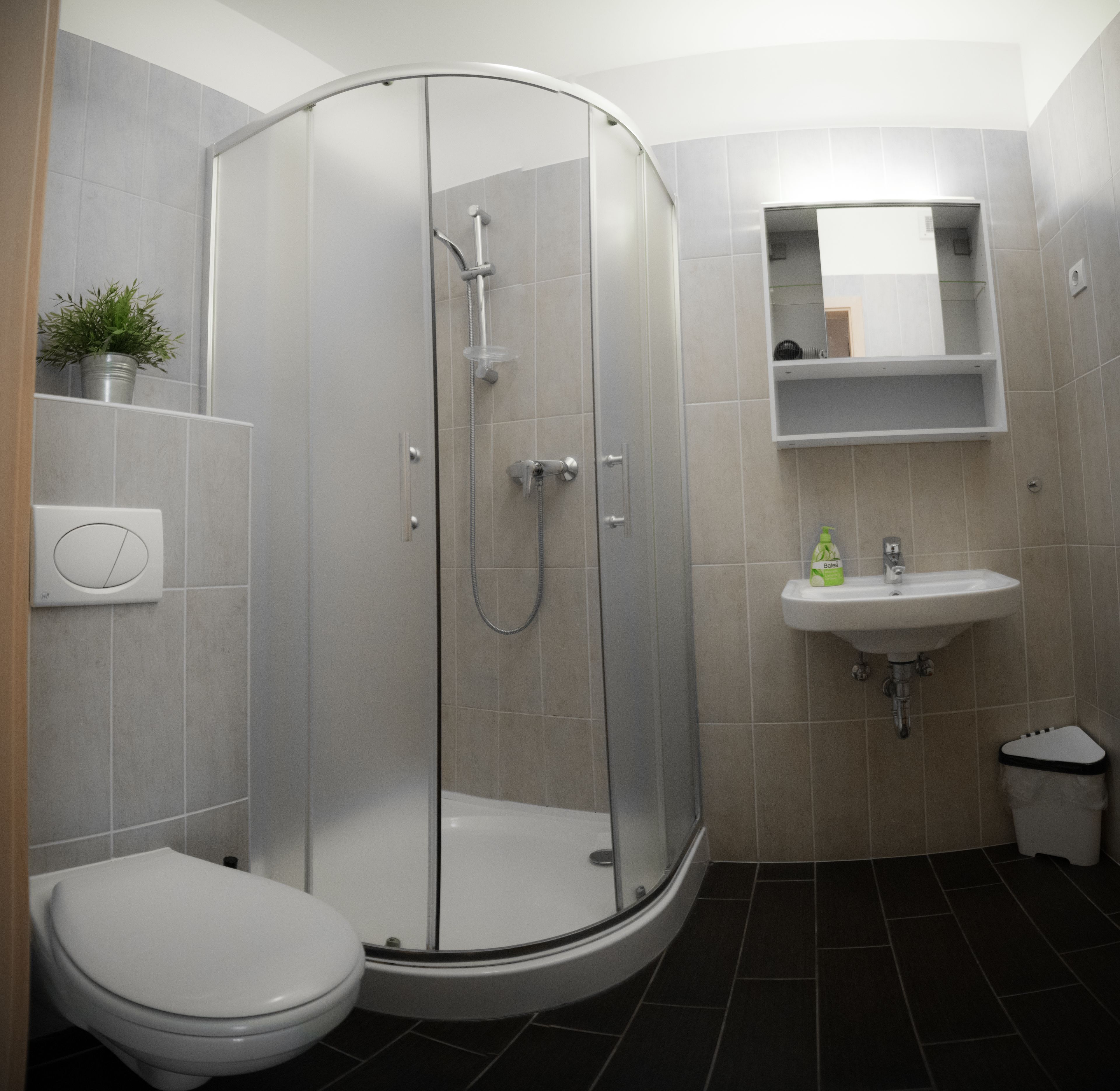 Máy sấy tóc, khăn tắm 