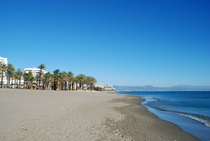 Beach nearby, sun loungers, beach umbrellas, 20 beach bars